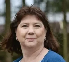 Katja vledder bos profielfoto ucare therapeut e1752007420381