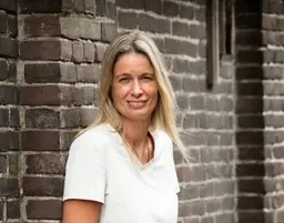 Nienke hoogstraten profielfoto ucare therapeut e1752008774561